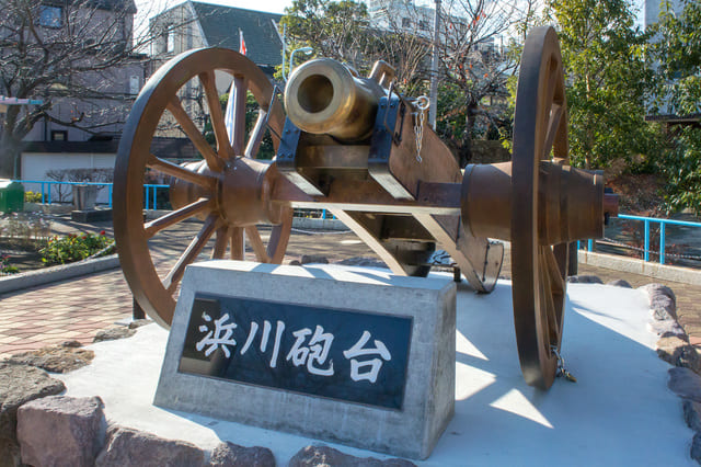 龍馬の像と浜川砲台跡